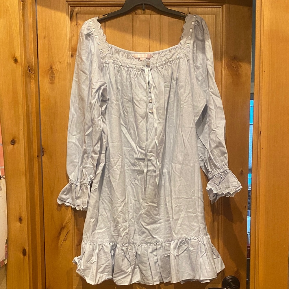 Victoria's Secret VTG long sleeve Light Blue cotton night gown.